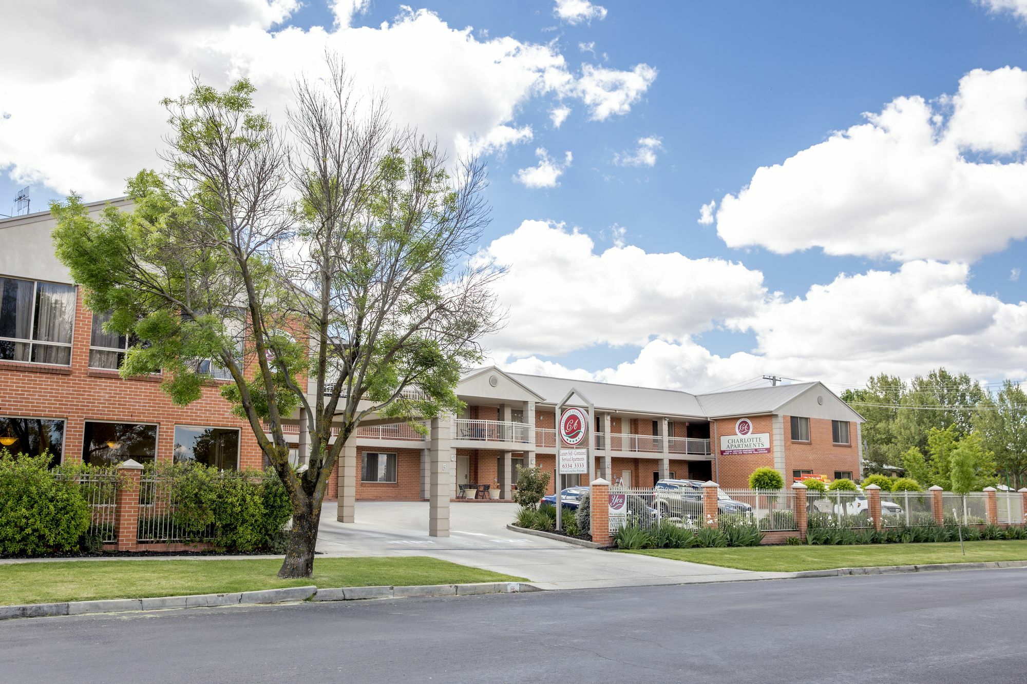 Charlotte Apartments バサースト エクステリア 写真